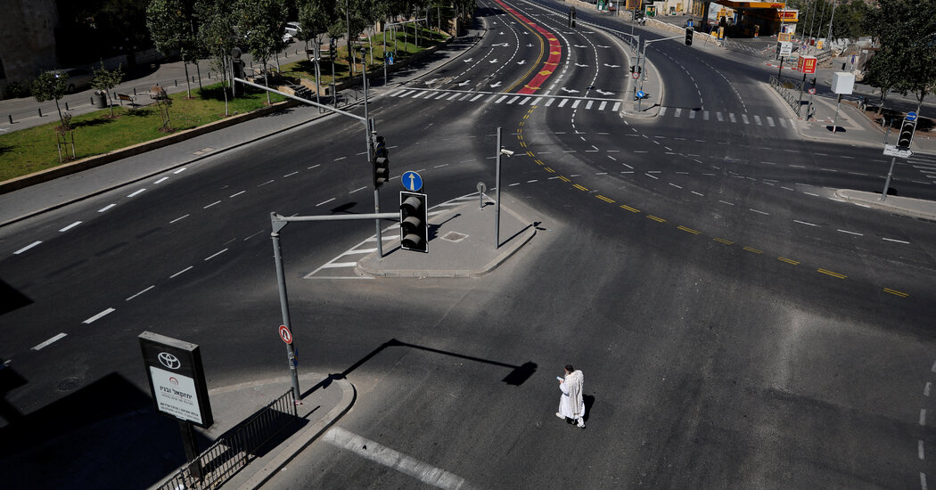 Yom Kippur Prayers Split Israelis in Tel Aviv